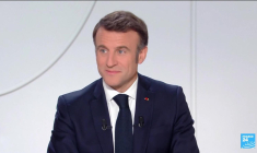 Ukraine : Emmanuel Macron réaffirme que "des opérations sur le terrain" seront peut-être nécessaires