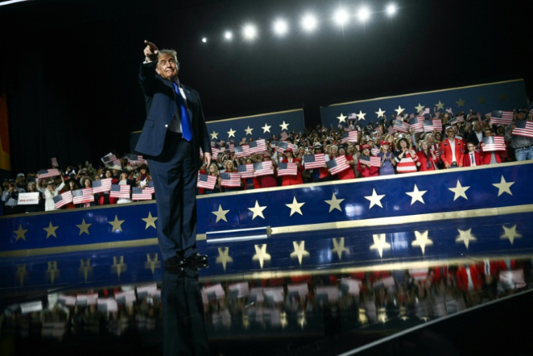 Donald Trump lors de la convention républicaine au American Airlines Center de Dallas, au Texas, le 9 septembre 2026 ( AFP / Brendan SMIALOWSKI )