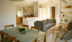 Le Conseil des Prélèvements Obligatoires (CPO) préconise de réduire l'écart de taux d'abattement, sur les loyers, entre les locations meublées et vides. (© DR)