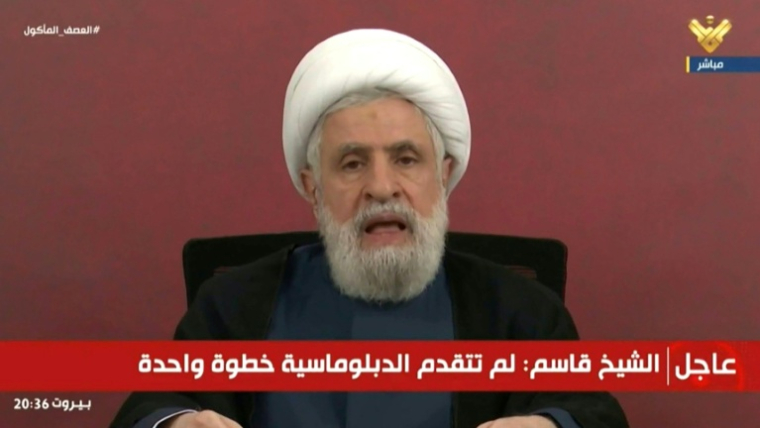 Image extraite d'une vidéo d'AFPTV montrant le chef du Hezbollah, Naïm Qassem, prononçant un discours depuis un lieu non divulgué, le 13 avril 2026 ( AFPTV / - )
