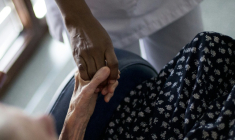 Des Français continuent d'aller en Belgique pour bénéficier d'une aide à mourir, même s'ils préféreraient que ce soit en France ( AFP / FRED DUFOUR )