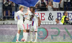 Lyon impose sa loi à Metz et vire en tête