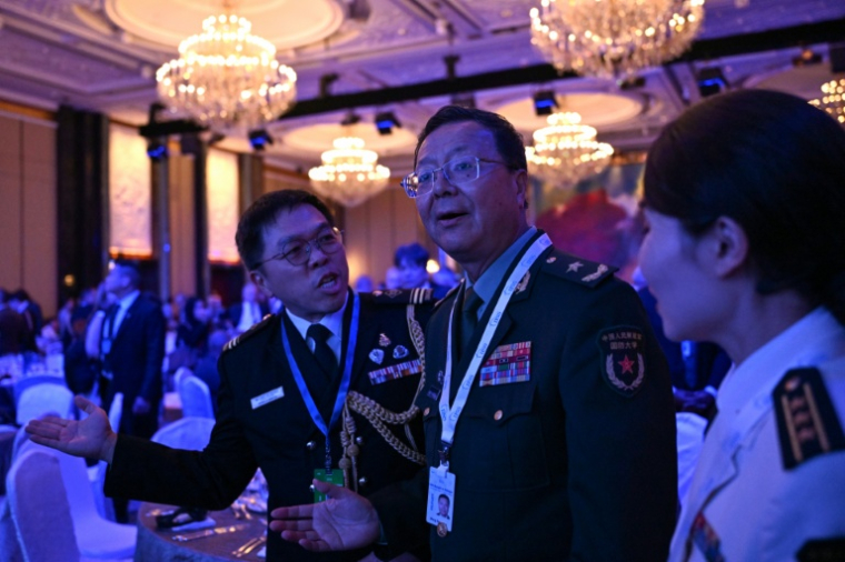 Le chef de la délégation chinoise, le général Meng Xiangqing, au Dialogue Shangri-La le 29 mai 2026 à Singapour ( AFP / JAM STA ROSA )