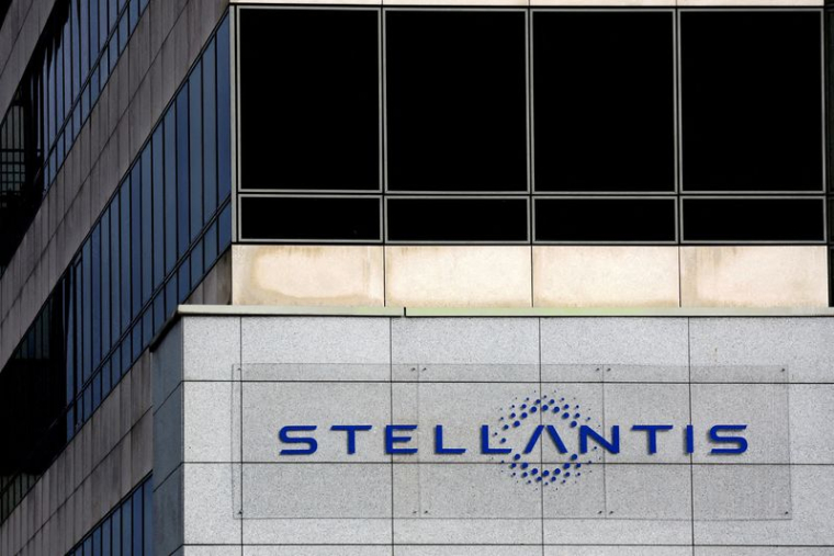 Le logo de Stellantis à Poissy