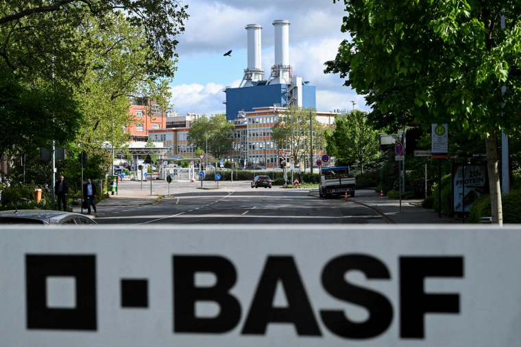 Un collectif de sept associations avait déposé plainte contre l'industriel en juin 2025 pour des rejets présumés de PFAS dans l'environnement. ( AFP / KIRILL KUDRYAVTSEV )