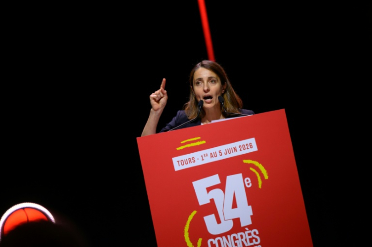 Sophie Binet après sa réélection à la tête de la CGT, lors du congrès de la centrale syndicale, le 5 mai 2026 à Tours ( AFP / Loic VENANCE )
