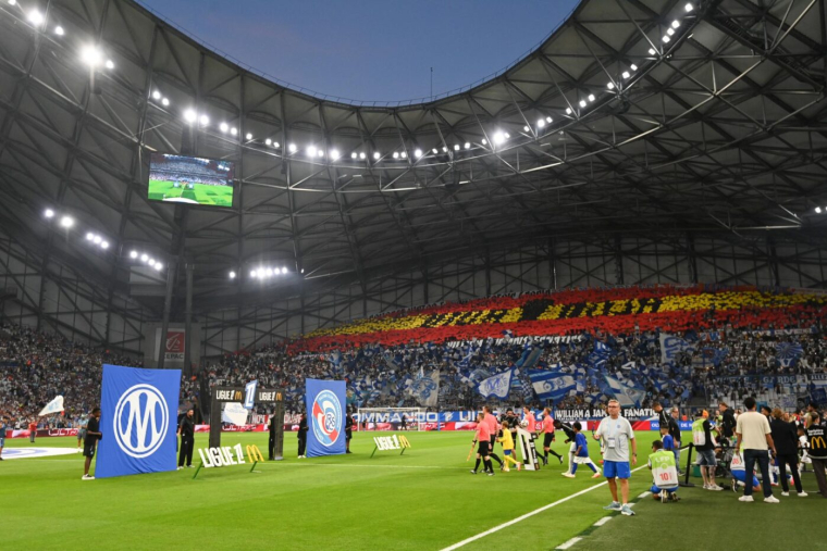 Les explications sur le tifo « Viva Roja » au Vélodrome