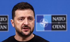 Le président ukrainien Volodimir Zelensky assiste à une conférence de presse au siège de l'Otan à Bruxelles