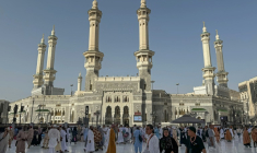 Aux abords de la grande mosquée de La Mecque, le 22 mai 2026. ( AFP / Zain JAAFAR )