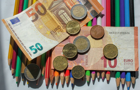 Rentrée 2023 : tout savoir sur l'allocation de rentrée scolaire / iStock.com - Wirestock