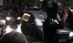 Le cercueil du roi Harald de Norvège arrive au palace royal à Oslo