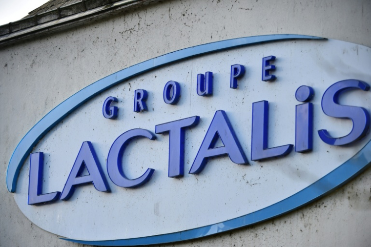 Le géant laitier Lactalis, traditionnellement très discret, a dénoncé, auprès de la ministre de l'Agriculture Annie Genevard et des sénateurs, la réduction de commandes pendant les négociations pour faire pression sur les industriels et les menaces de déréférencement ( AFP / JEAN-FRANCOIS MONIER )