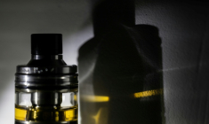 L'usage quotidien de la cigarette électronique a progressé chez les lycéens français entre 2018 et 2024, passant de 2,8% à 6,8%, selon une étude de l'Observatoire français des drogues et des tendances addictives ( AFP / Fred TANNEAU )