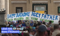 Léon XIV fête ses 70 ans, des fidèles lui souhaitent un joyeux anniversaire au Vatican