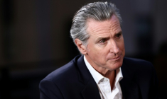 Le gouverneur démocrate de Californie Gavin Newsomlors un entretien avec l'AFP à New York, le 23 septembre 2026 ( AFP / CHARLY TRIBALLEAU )