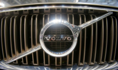 VOLVO CARS RENOUE AVEC LE BÉNÉFICE AU PREMIER SEMESTRE AVANT UNE POSSIBLE IPO