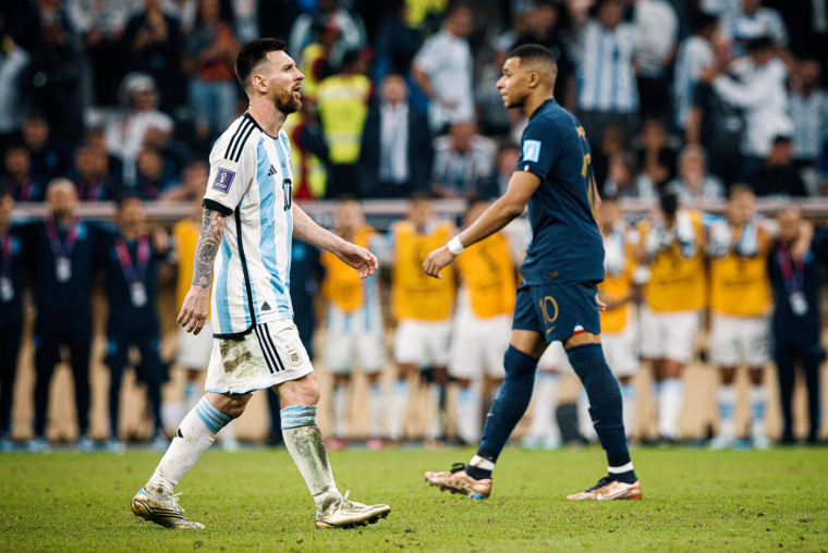 Mbappé et Messi : la course aux étoiles