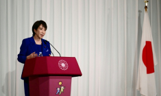 Sanae Takaichi, nouvelle dirigeante élue du Parti libéral-démocrate (PLD) au pouvoir, lors d'une conférence de presse, le 4 octobre 2025 à Tokyo  ( POOL / Yuichi YAMAZAKI )