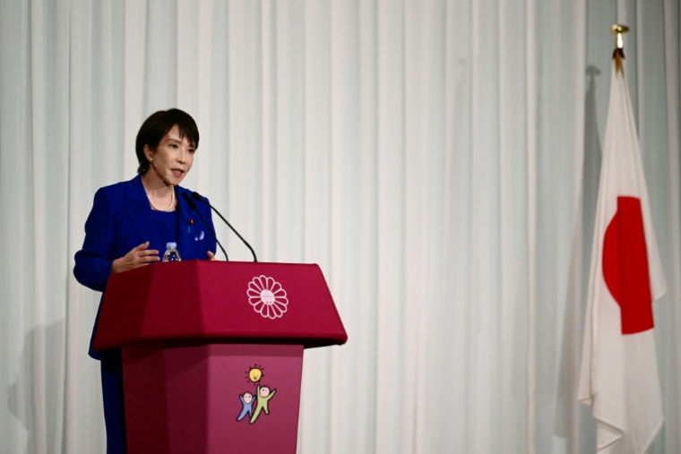 Sanae Takaichi, nouvelle dirigeante élue du Parti libéral-démocrate (PLD) au pouvoir, lors d'une conférence de presse, le 4 octobre 2025 à Tokyo ( POOL / Yuichi YAMAZAKI )