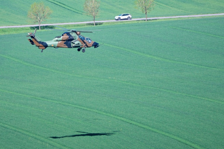 Un hélicoptère d'attaque espagnol Tigre lors d'un exercice militaire à Semoutiers-Montsaon, en Haute-Marne, le 23 avril 2026  ( AFP / Jean-Christophe VERHAEGEN )