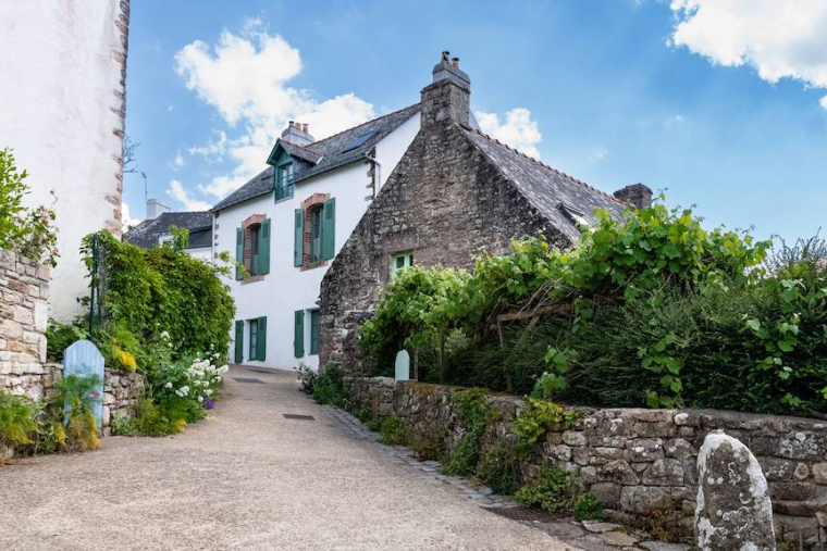 Impôt et succession / zoom sur la taxe foncière en cas d'héritage-iStock-Wirestock.jpg