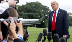 Le président américain Donald Trump parle à la presse devant la Maison Blanche, à Washington, le 11 septembre 2025 ( AFP / SAUL LOEB )