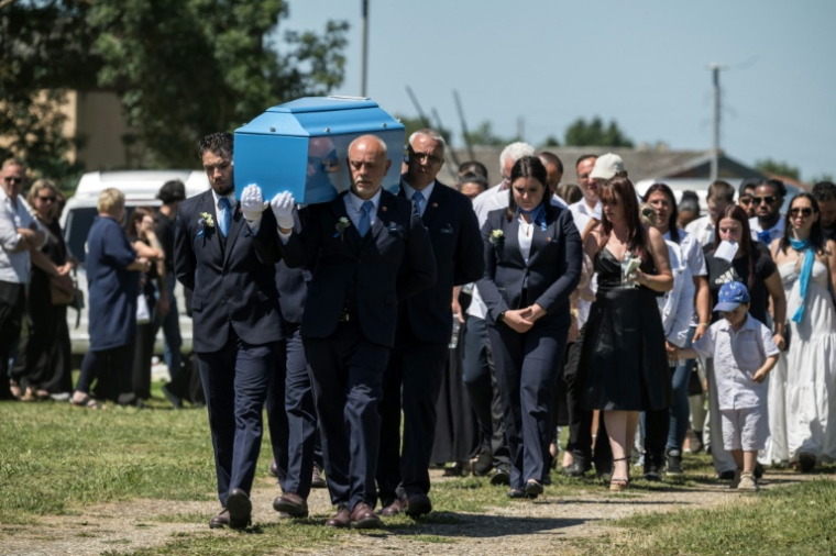 Obsèques de Lyhanna, une fillette de 11 ans retrouvée morte, à Fleurance, dans le sud-ouest de la France, le 12 juin 2026 ( AFP / Ed JONES )