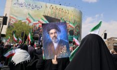 Un portrait du nouveau guide suprême Mojtaba Khamenei lors d'un rassemblement à Téhéran, le 18 mars 2026 ( AFP / ATTA KENARE )