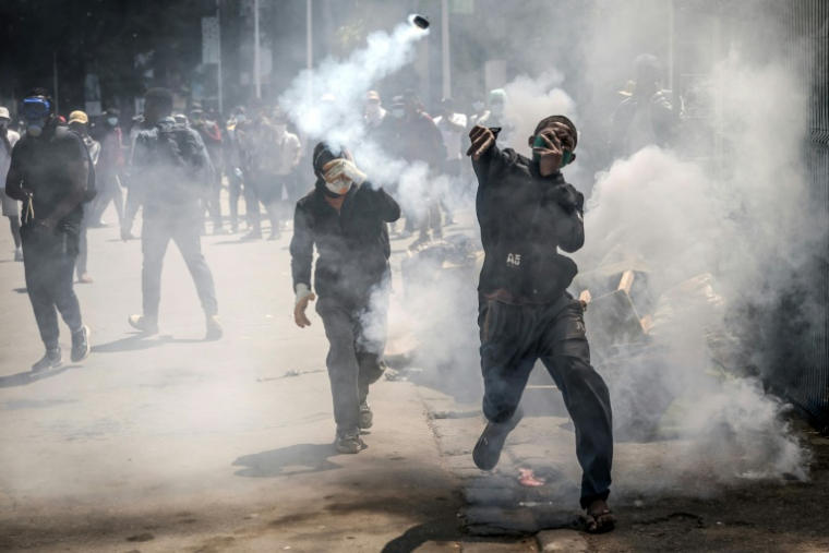 Mobilisation contre le pouvoir en place, tirs de gaz lacrymogène par les forces de l'ordre, Antananarivo, le 9 octobre 2025 ( AFP / Luis TATO )