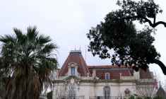 Vue du consulat de Russie à Marseille après que le consul général a confirmé qu'il y avait eu une explosion à l'intérieur