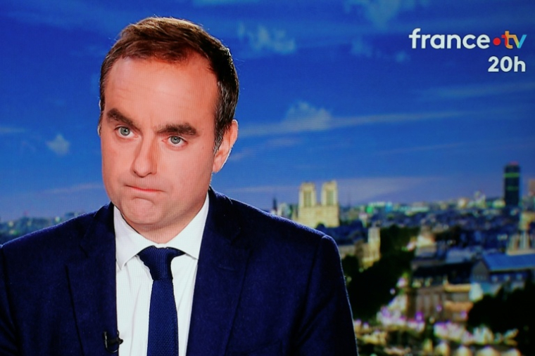 Le Premier ministre sortant, Sébastien Lecornu, sur le plateau de la télévision  France 2 à Paris, le 8 octobre 2025 ( AFP / Ludovic MARIN )