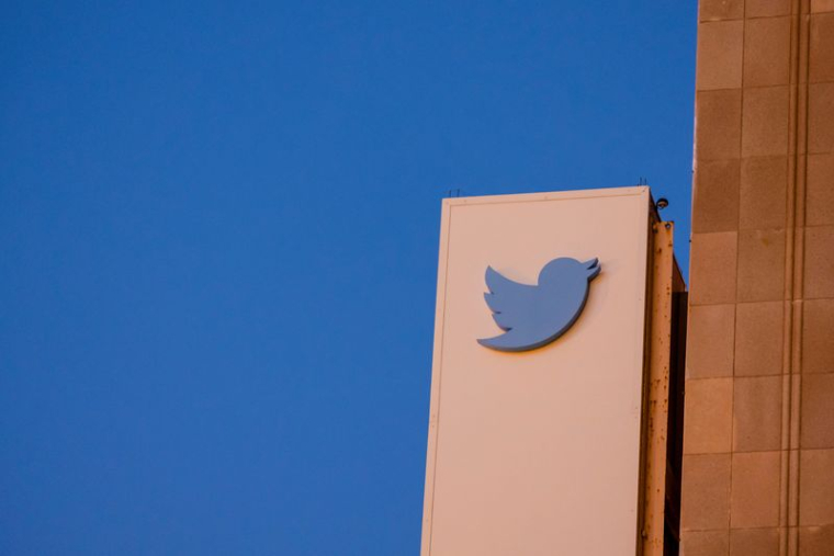 Le logo de Twitter à son siège à San Francisco