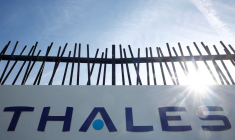 Logo du groupe français de défense et d'électronique Thales près de Paris