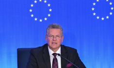 Le commissaire européen au Commerce Maros Sefcovic lors d'une conférence de presse à Pékin, le 9 octobre 2026 ( AFP / ADEK BERRY )