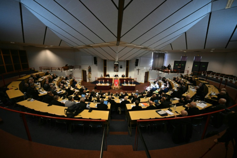 L’assemblée plénière des évêques de France à Lourdes, le 24 mars 2026, dans les Hautes-Pyrénées ( AFP / LIONEL BONAVENTURE )