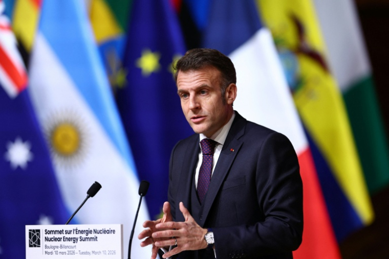 Le président Emmanuel Macron lors du Sommet sur l'énergie nucléaire à la Seine Musicale, à Boulogne-Billancourt, près de Paris, le 10 mars 2026 ( POOL / Abdul Saboor )