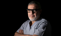 Le chirurgien Ghassan Abou Sittah, spécialiste de la reconstruction, le 19 mars 2026 à Beyrouth ( AFP / Joseph EID )