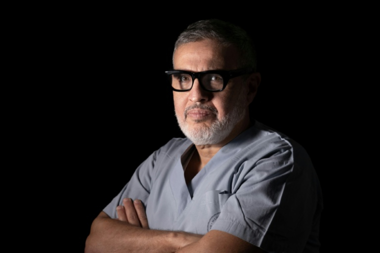 Le chirurgien Ghassan Abou Sittah, spécialiste de la reconstruction, le 19 mars 2026 à Beyrouth ( AFP / Joseph EID )