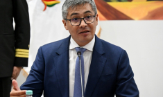 Le ministre de l'Economie, José Gabriel Espinoza, lors d'une conférence de presse à La Paz, le 6 avril 2026 en Bolivie ( AFP / Aizar RALDES )