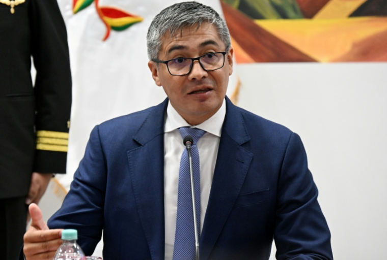 Le ministre de l'Economie, José Gabriel Espinoza, lors d'une conférence de presse à La Paz, le 6 avril 2026 en Bolivie ( AFP / Aizar RALDES )