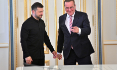 Volodymyr Zelensky et Boris Pistorius à Kiev, en Ukraine, le 12 juin 2025. ( AFP / SERGEI SUPINSKY )