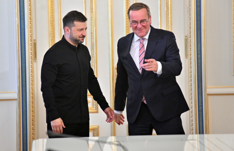 Volodymyr Zelensky et Boris Pistorius à Kiev, en Ukraine, le 12 juin 2025. ( AFP / SERGEI SUPINSKY )