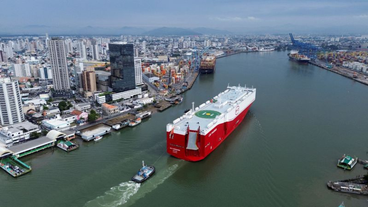 Un navire BYD arrive au port d'Itajai à Santa Catarina