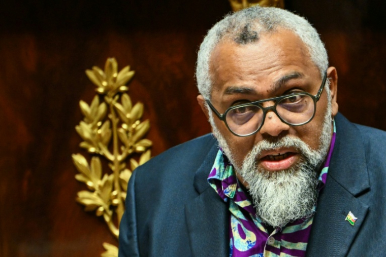 Le député indépendantiste de Nouvelle-Calédonie Emmanuel Tjibaou s'exprime à l'Assemblée nationale lors d'un débat sur le report des élections provinciales en Nouvelle-Calédonie le 28 octobre 2025 à Paris ( AFP / Bertrand GUAY )