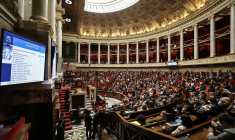 Selon l'amendement porté par le gouvernement "la progression de l'enveloppe dédiée aux établissements de santé "atteindra ainsi 3,2% en 2026, contre 2,4%" dans la copie initiale du projet de loi". ( AFP / THOMAS SAMSON )
