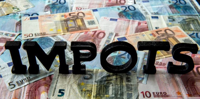 La Cour des comptes appelle le gouvernement à définir, d'ici à fin 2024, une stratégie de détection de la fraude fiscale chez les particuliers. ( AFP / PHILIPPE HUGUEN )
