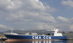 Le cargo "Mont Ventoux" de la compagnie maritime CMA-CGM est amarré dans le port de Marseille