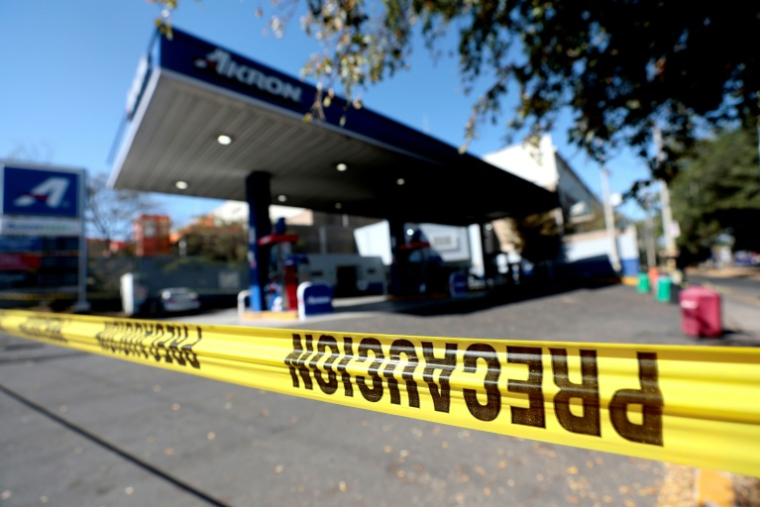 Une station-service fermée au lendemain d'une attaque et d'affrontements survenus à Guadalajara, dans l'État de Jalisco, au Mexique, le 23 février 2026 ( AFP / Ulises Ruiz )