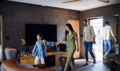 Découvrez nos bons plans pour alléger la facture de vos vacances. ( crédit photo : Shutterstock )