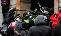 USA: LES ASSAILLANTS DU CAPITOLE VOULAIENT "ASSASSINER" DES ÉLUS